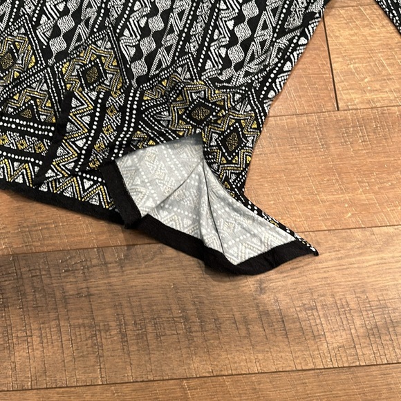 Geometric Pattern Tunic - Picture 3 of 4